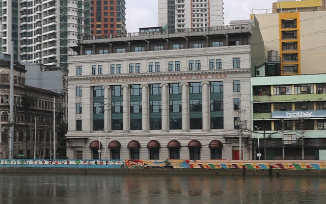 Photo of the Juan Luna Building from the other side of the Pasig River